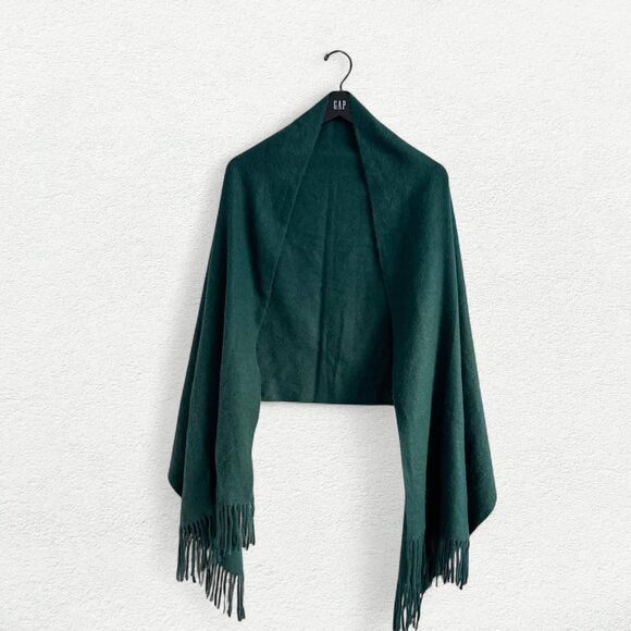 Zara Oversized Fringe Scarf in Green - Picture 3 of 8